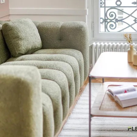 Apartment Charming 2-bedroom With Living 47 M 9e *