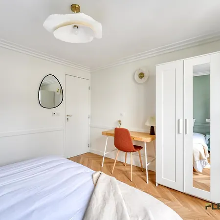 Charming 2-bedroom With Living 47 M 9e