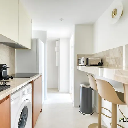 Charming 2-bedroom With Living 47 M 9e Apartamento