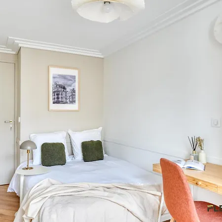 Charming 2-bedroom With Living 47 M 9e *