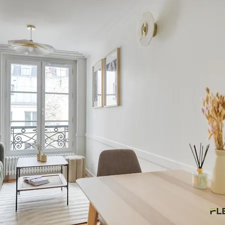 Charming 2-bedroom With Living 47 M 9e Apartment