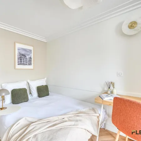Charming 2-bedroom With Living 47 M 9e Apartamento